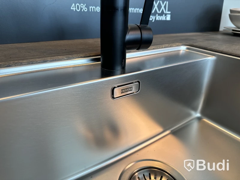 Kök, Kvik Ombra Grön ord. pris. ca 113.000 kr.