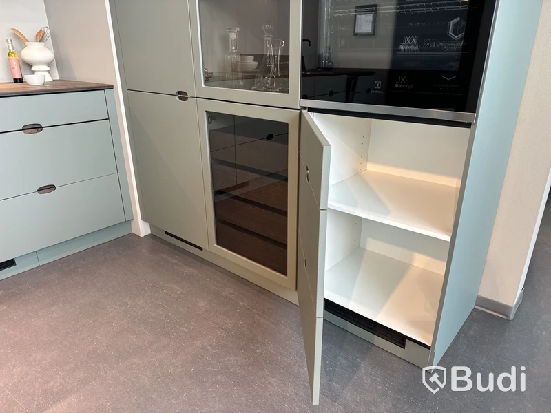 Kök, Kvik Ombra Grön ord. pris. ca 113.000 kr.