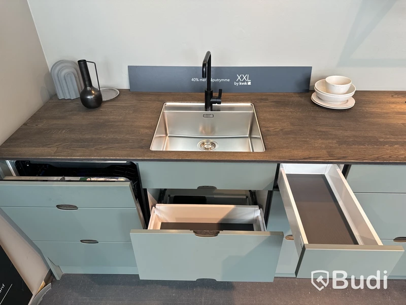 Kök, Kvik Ombra Grön ord. pris. ca 113.000 kr.