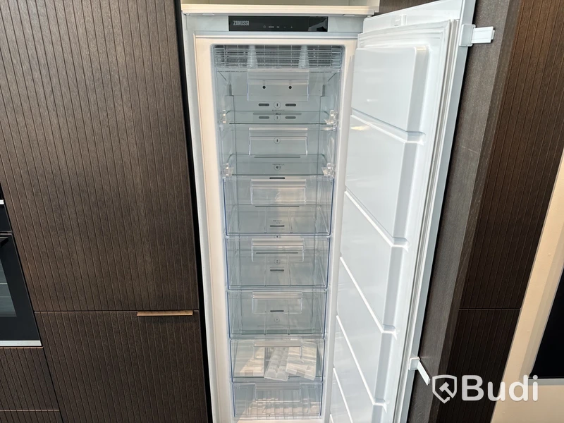 Frys, ZANUSSI ZUNN18FS1 ord. pris. ca 8.999 kr.