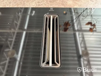 Induktionshäll med inbyggd fläkt, Electrolux HHKB870S ord. pris. ca 19.995 kr.