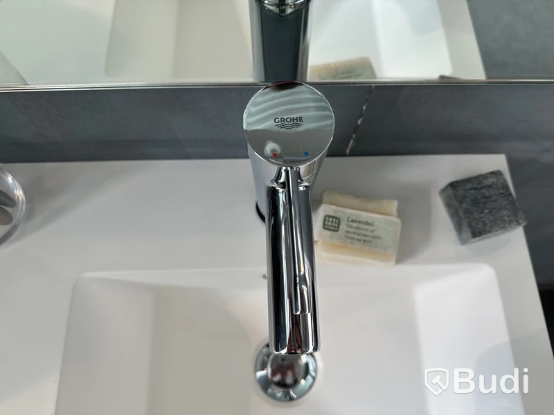 Badrumskommod, Kvik Veda ord. pris. ca 17.000 kr.