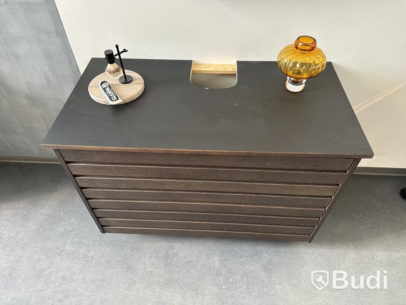 Badrumskommod, Kvik Cima Dark Oak med spegel ord. pris. ca 30.000 kr.