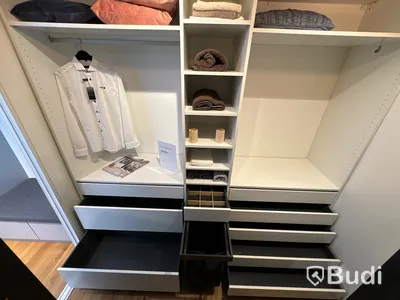 Garderobsinredning, Kvik ord. pris. ca 17.700 kr.