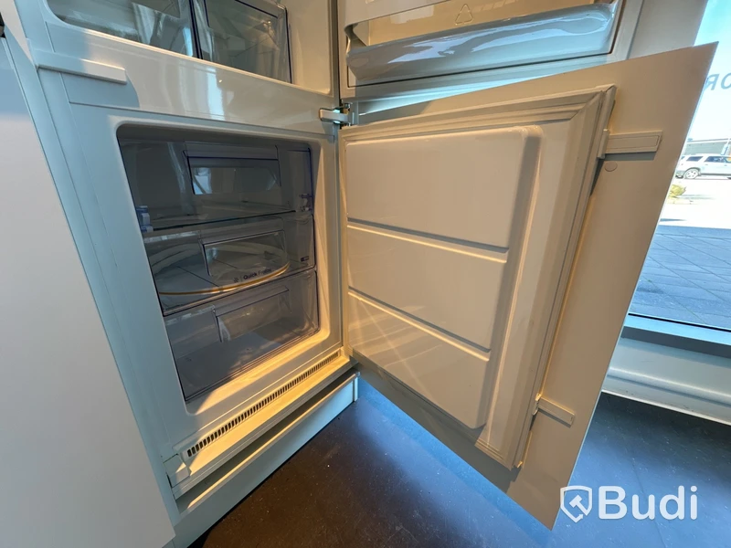 Integrerad kyl & frys, ZANUSSI ZBB28430SL ord. pris. ca 7.899 kr.