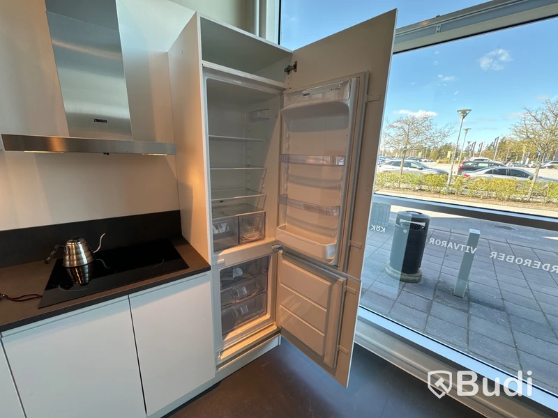 Integrerad kyl & frys, ZANUSSI ZBB28430SL ord. pris. ca 7.899 kr.