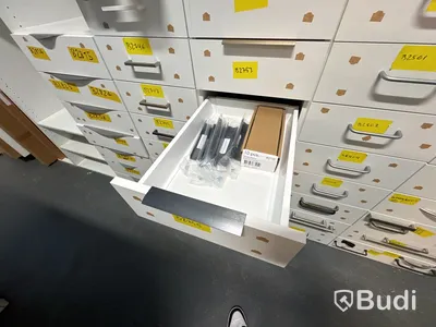 Lager med KVIK-relaterade köksluckor, beslag, köksskåp etc. Bedömt lagervärde ca 480.000 kronor
