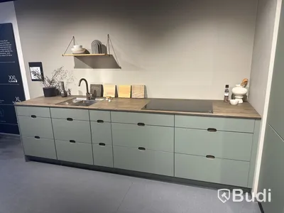Kök, Kvik Ombra grön ord. pris. ca 85.000 kr.