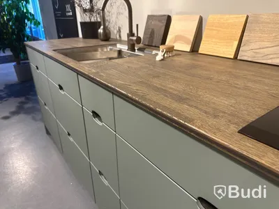 Kök, Kvik Ombra grön ord. pris. ca 85.000 kr.