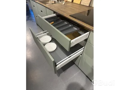 Kök, Kvik Ombra grön ord. pris. ca 85.000 kr.