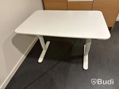 Skrivbord, höj/sänkbart