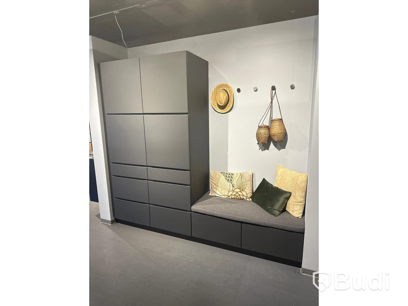 Garderobsmöbel, Kvik Mano dark grey ord. pris. ca 37.000 kr.