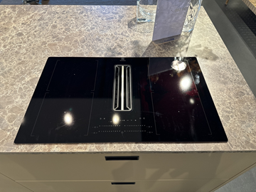 Induktionshäll med inbyggd fläkt, Electrolux HHKB870S ord. pris. ca 17.999 kr.