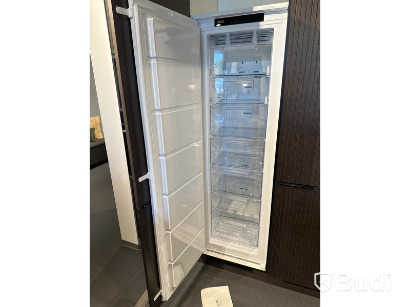 Frys, ZANUSSI ZUNN18FS1 ord. pris. ca 8.999 kr.