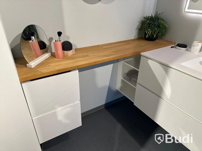 Badrumsinredning, Kvik Mano ord. pris. ca 14.000 kr.