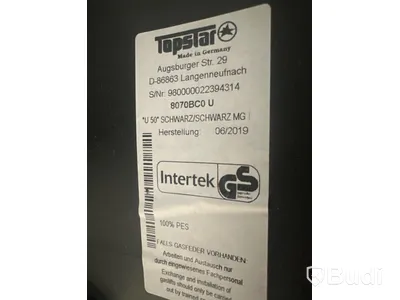 Akustikpanel, höj- och sänkbart skrivbord, kontorsstol, skärm, skåp samt 2 st. stolar