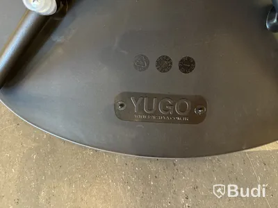 Vitt matbord och 2 st. stolar från Yugo