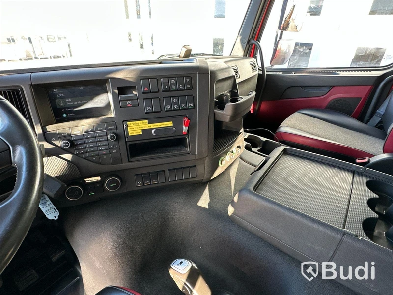 Betongbil Volvo FMX 330 6x2 | Saraka byggnation | 2017 | Endast 139100km