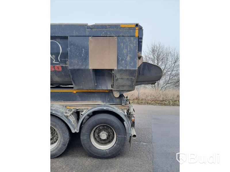 Dragbil Mercedes-Benz Arocs 3358-2015 med Zorzi asfaltstrailer -2014