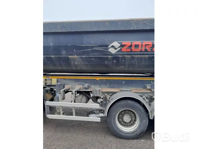 Dragbil Mercedes-Benz Arocs 3358-2015 med Zorzi asfaltstrailer -2014