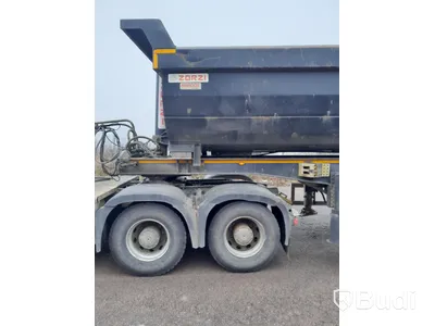 Dragbil Mercedes-Benz Arocs 3358-2015 med Zorzi asfaltstrailer -2014