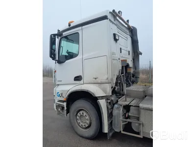 Dragbil Mercedes-Benz Arocs 3358-2015 med Zorzi asfaltstrailer -2014