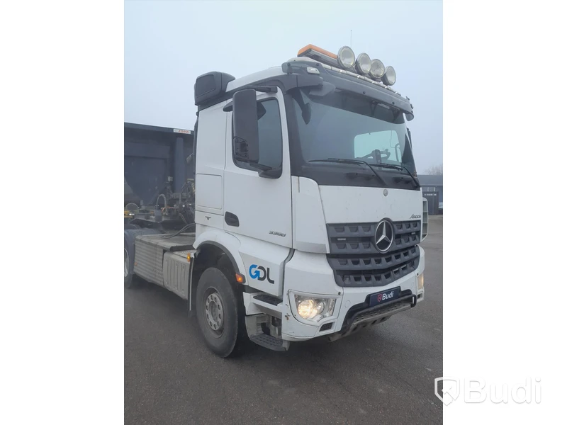 Dragbil Mercedes-Benz Arocs 3358-2015 med Zorzi asfaltstrailer -2014
