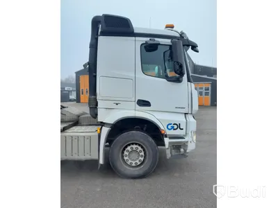 Dragbil Mercedes-Benz Arocs 3358-2015 med Zorzi asfaltstrailer -2014