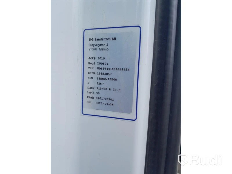 Dragbil Mercedes-Benz Arocs 3358-2015 med Zorzi asfaltstrailer -2014