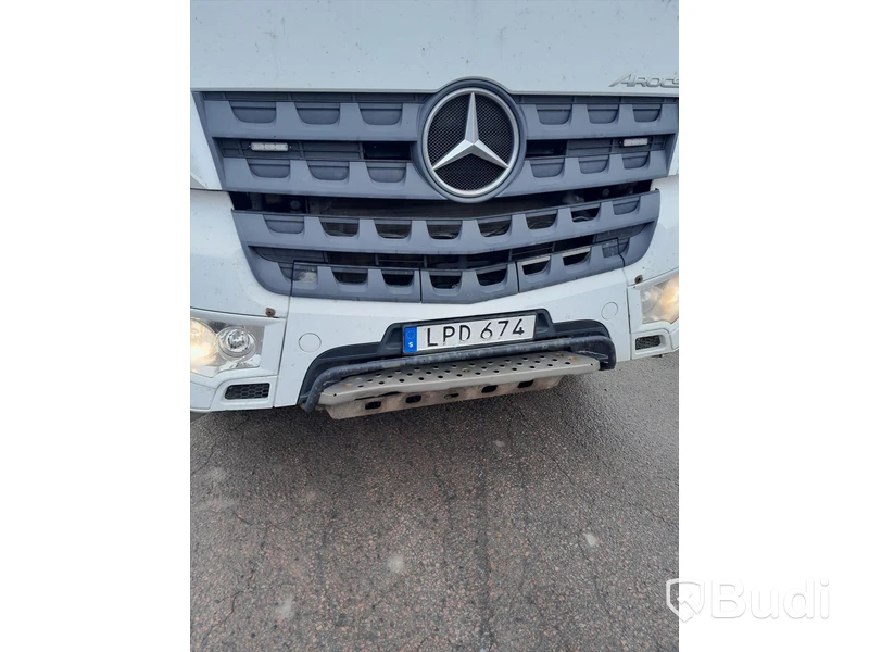 Dragbil Mercedes-Benz Arocs 3358-2015 med Zorzi asfaltstrailer -2014