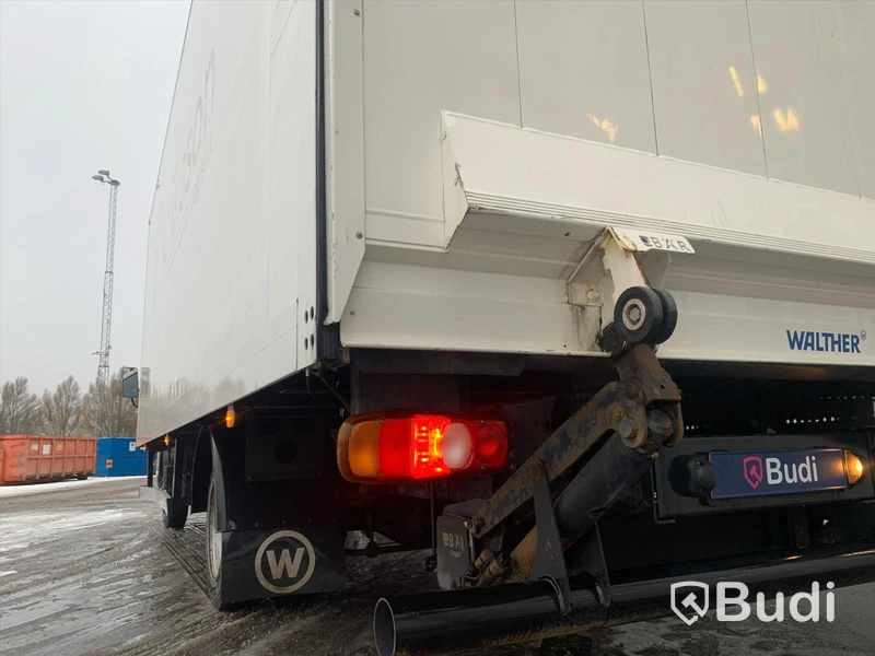 Lastbil Mitsubishi Fuso Canter 7C15 | 2014 | Walther skåp med bakgavelslyft.