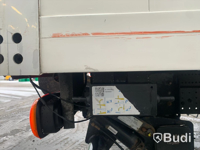 Lastbil Mitsubishi Fuso Canter 7C15 | 2014 | Walther skåp med bakgavelslyft.