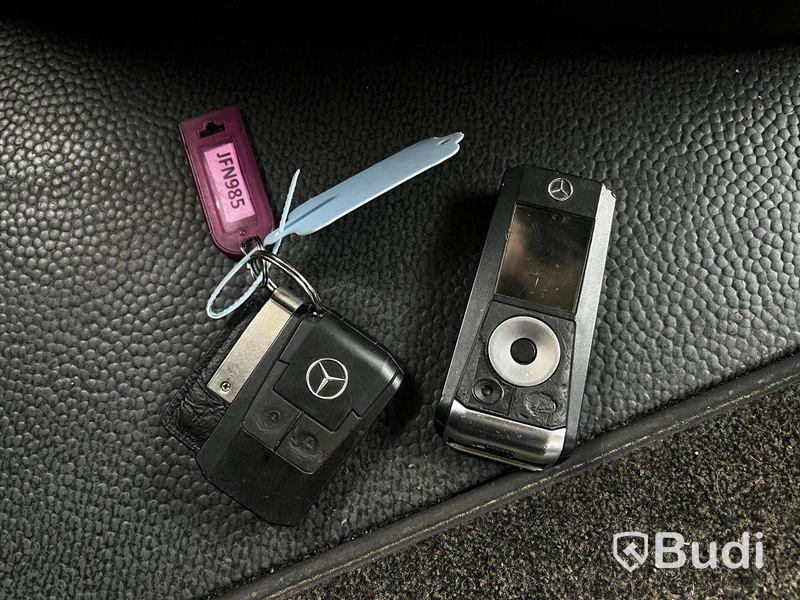 Lastbil Mercedes-Benz Actros 2551, 2014 - med Skabskåp - öppningsbar sida och baklyft
