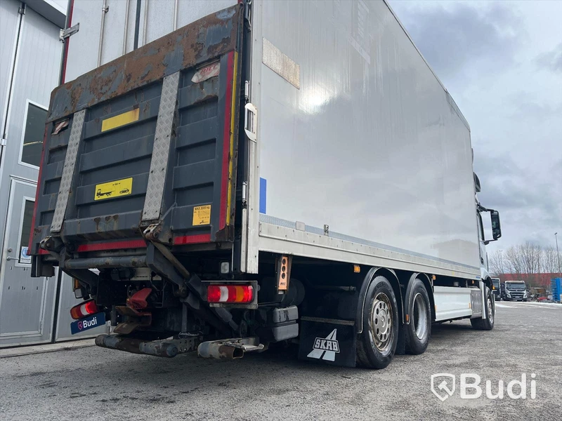 Lastbil Mercedes-Benz Actros 2551, 2014 - med Skabskåp - öppningsbar sida och baklyft