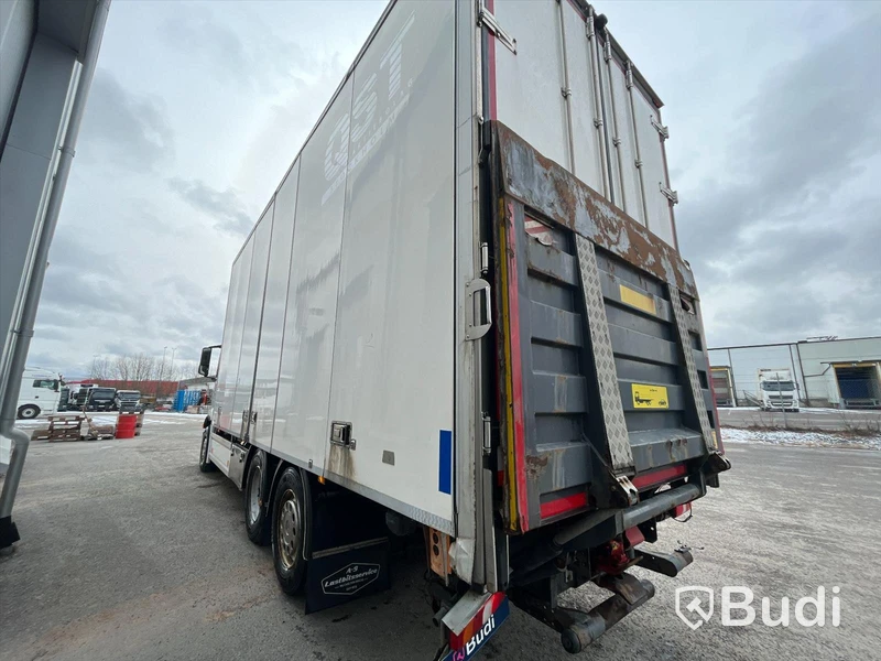 Lastbil Mercedes-Benz Actros 2551, 2014 - med Skabskåp - öppningsbar sida och baklyft