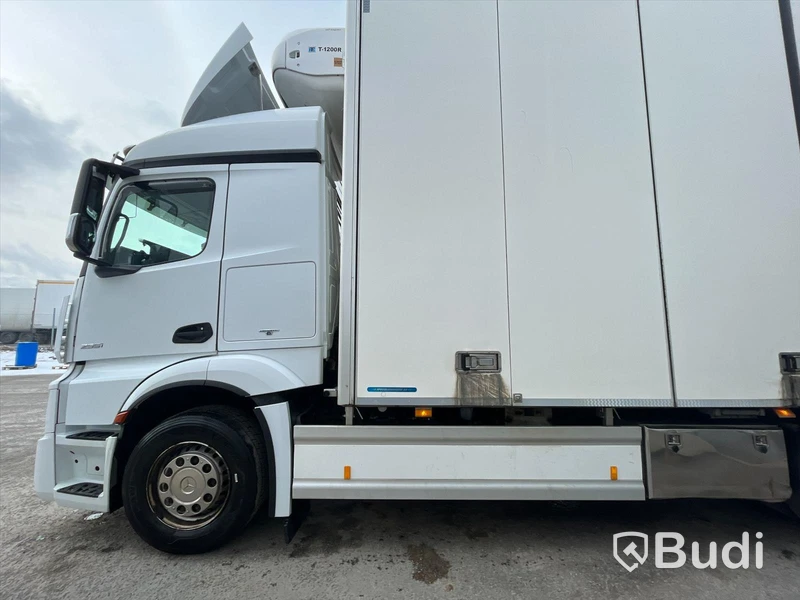 Lastbil Mercedes-Benz Actros 2551, 2014 - med Skabskåp - öppningsbar sida och baklyft