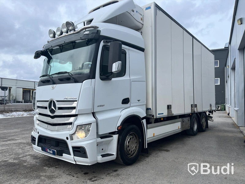 Lastbil Mercedes-Benz Actros 2551, 2014 - med Skabskåp - öppningsbar sida och baklyft