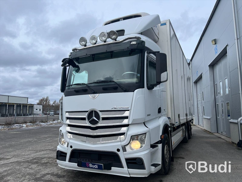 Lastbil Mercedes-Benz Actros 2551, 2014 - med Skabskåp - öppningsbar sida och baklyft