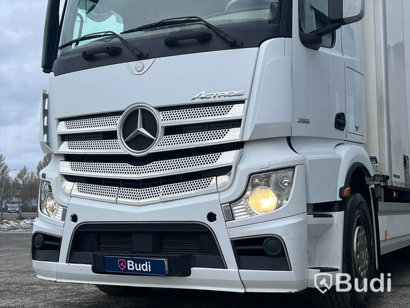 Lastbil Mercedes-Benz Actros 2551, 2014 - med Skabskåp - öppningsbar sida och baklyft