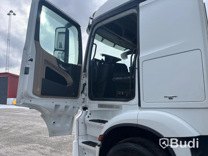 Lastbil Mercedes-Benz Actros 2551, 2014 - med Skabskåp - öppningsbar sida och baklyft