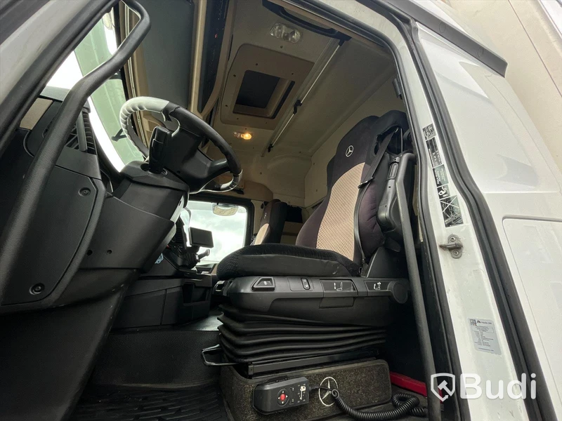 Lastbil Mercedes-Benz Actros 2551, 2014 - med Skabskåp - öppningsbar sida och baklyft