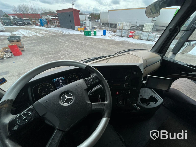 Lastbil Mercedes-Benz Actros 2551, 2014 - med Skabskåp - öppningsbar sida och baklyft