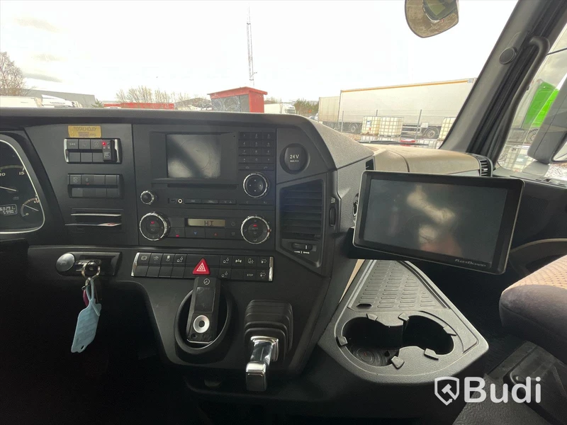 Lastbil Mercedes-Benz Actros 2551, 2014 - med Skabskåp - öppningsbar sida och baklyft
