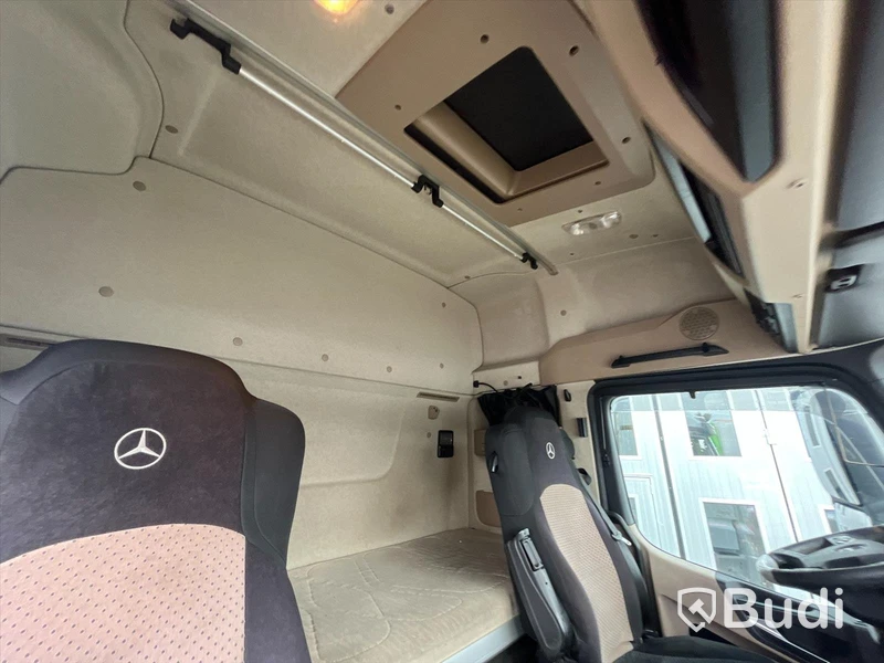 Lastbil Mercedes-Benz Actros 2551, 2014 - med Skabskåp - öppningsbar sida och baklyft