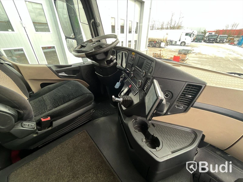 Lastbil Mercedes-Benz Actros 2551, 2014 - med Skabskåp - öppningsbar sida och baklyft
