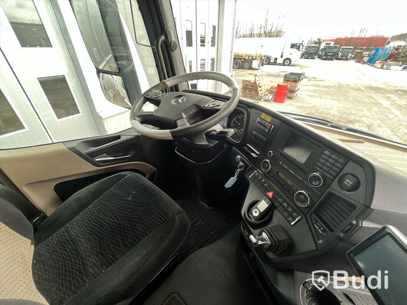 Lastbil Mercedes-Benz Actros 2551, 2014 - med Skabskåp - öppningsbar sida och baklyft