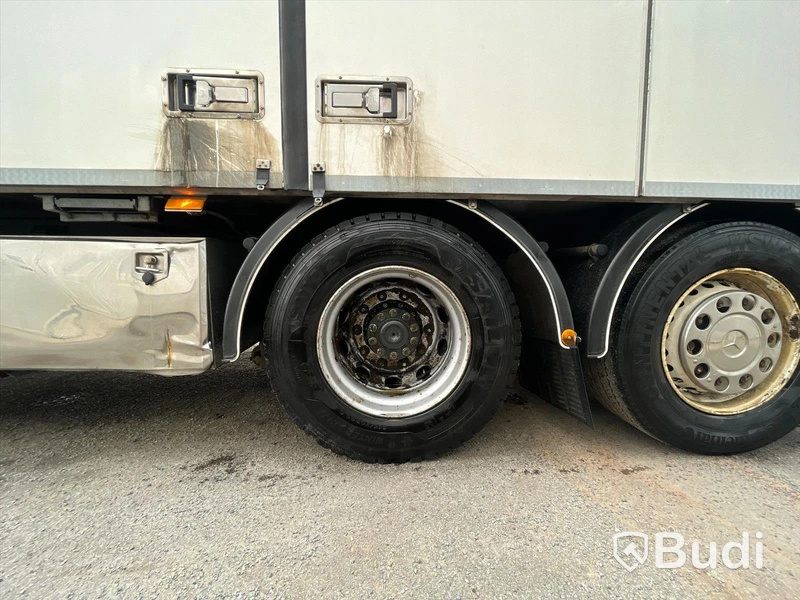 Lastbil Mercedes-Benz Actros 2551, 2014 - med Skabskåp - öppningsbar sida och baklyft