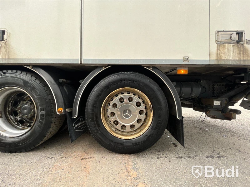 Lastbil Mercedes-Benz Actros 2551, 2014 - med Skabskåp - öppningsbar sida och baklyft