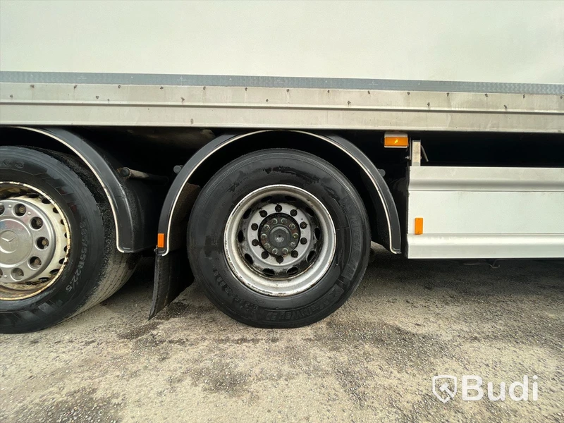 Lastbil Mercedes-Benz Actros 2551, 2014 - med Skabskåp - öppningsbar sida och baklyft