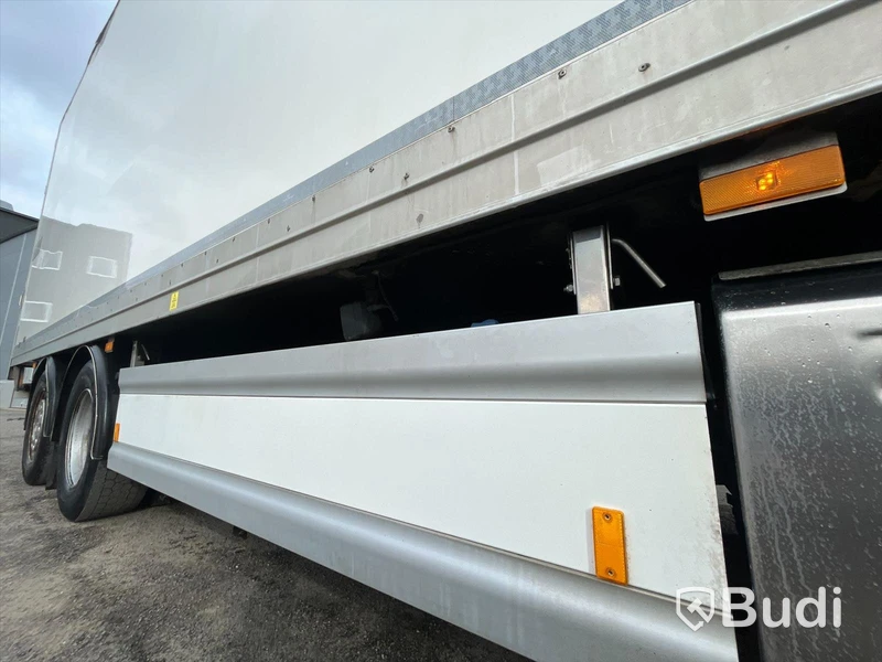 Lastbil Mercedes-Benz Actros 2551, 2014 - med Skabskåp - öppningsbar sida och baklyft